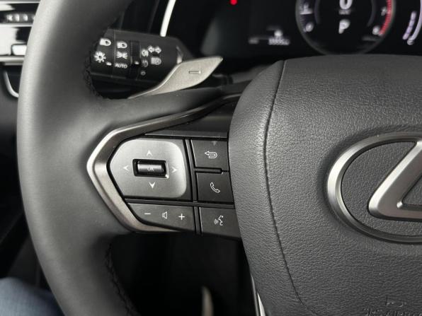 Lexus RX V с пробегом 2023 года, цена 8 980 000 рублей, 3355 км, внедорожник, Автокод Объявления