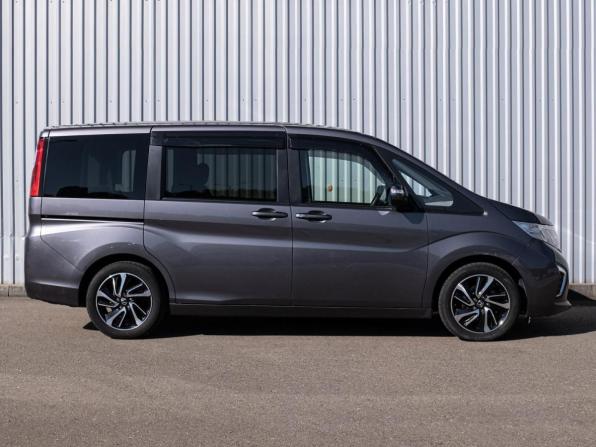 Honda Stepwgn V с пробегом 2015 года, цена 1 799 000 рублей, 176569 км, минивэн, Автокод Объявления