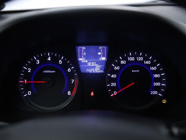 Hyundai Solaris I Рестайлинг с пробегом 2015 года, цена 910 000 рублей, 142590 км, хэтчбек, Автокод Объявления