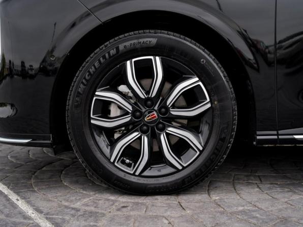 Hongqi HQ9 с пробегом 2023 года, цена 5 099 000 рублей, 10278 км, минивэн, Автокод Объявления
