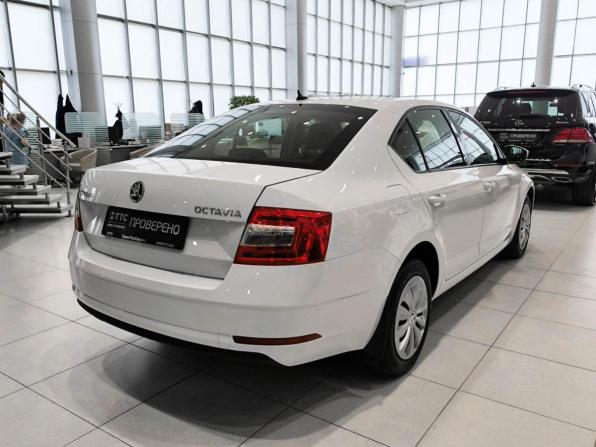 Skoda Octavia III (A7) Рестайлинг с пробегом 2017 года, цена 1 680 000 рублей, 61392 км, лифтбек, Автокод Объявления