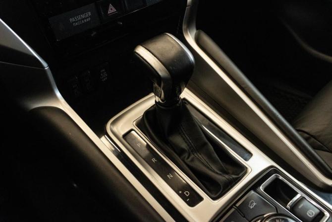 Mitsubishi Pajero Sport III Рестайлинг с пробегом 2020 года, цена 3 016 000 рублей, 200726 км, внедорожник, Автокод Объявления