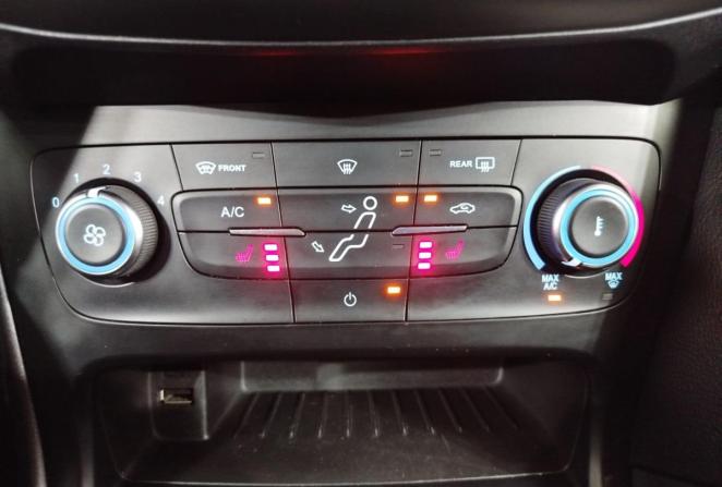 Ford Focus III с пробегом 2015 года, цена 990 000 рублей, 220843 км, седан, Автокод Объявления