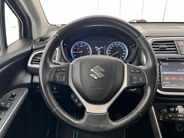 Suzuki SX4 II (S-Cross) с пробегом 2014 года, цена 990 000 рублей, 243511 км, хэтчбек, Автокод Объявления