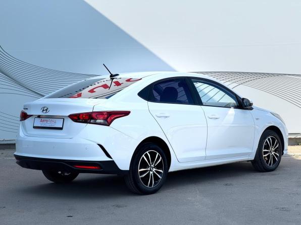 Hyundai Solaris II Рестайлинг с пробегом 2021 года, цена 1 650 000 рублей, 57853 км, седан, Автокод Объявления