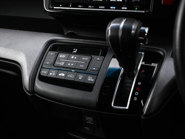 Honda Stepwgn V Рестайлинг с пробегом 2019 года, цена 2 699 000 рублей, 46050 км, минивэн, Автокод Объявления