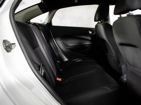 Ford Fiesta Mk6 Рестайлинг с пробегом 2015 года, цена 420 000 рублей, 228550 км, седан, Автокод Объявления