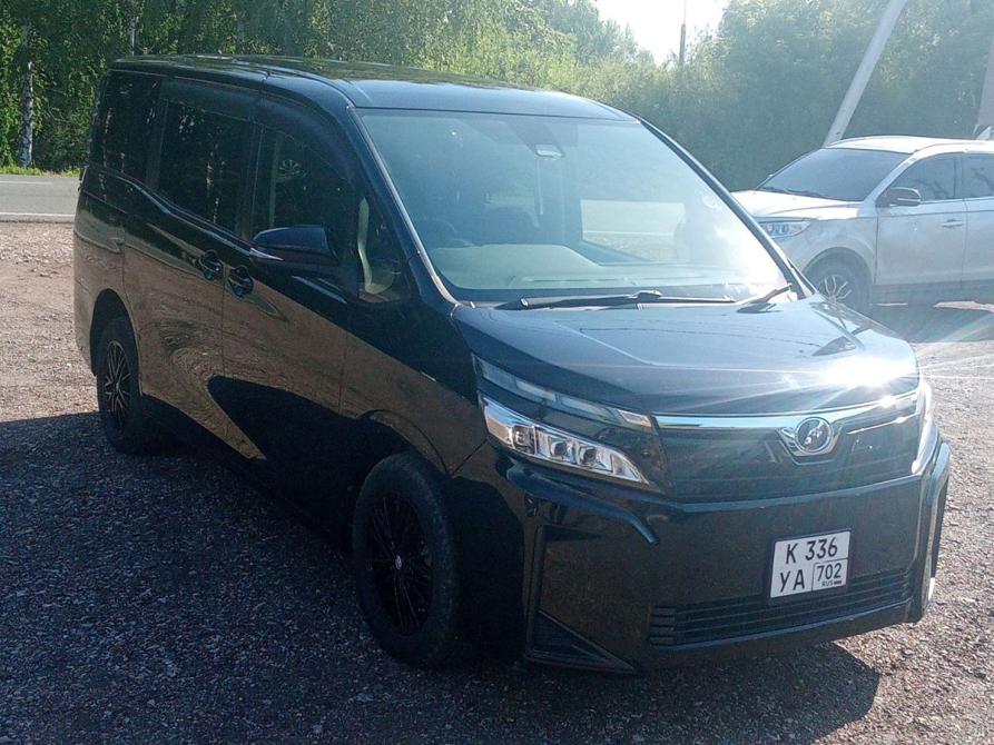 Toyota Voxy III (R80) Рестайлинг Стерлитамак  - изображение 2