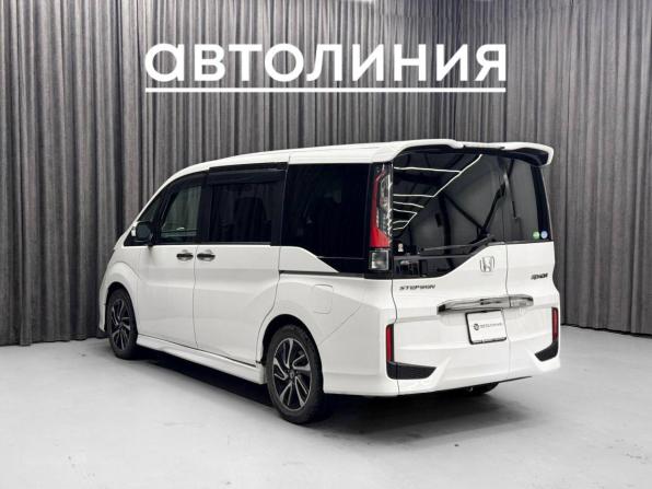 Honda Stepwgn V с пробегом 2016 года, цена 1 770 000 рублей, 128000 км, минивэн, Автокод Объявления