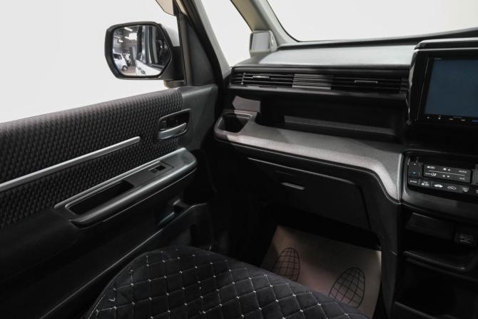 Honda Stepwgn V с пробегом 2015 года, цена 1 969 000 рублей, 131800 км, минивэн, Автокод Объявления