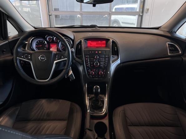 Opel Astra J Рестайлинг с пробегом 2013 года, цена 870 000 рублей, 98605 км, хэтчбек, Автокод Объявления