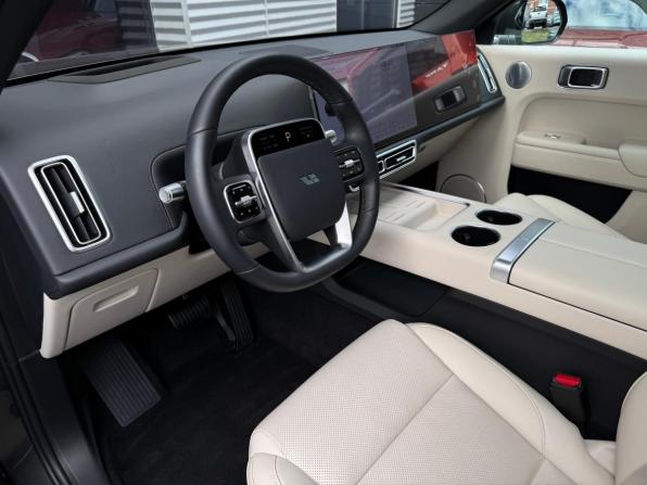 Li Auto (Lixiang) L7 I с пробегом 2024 года, цена 7 290 000 рублей, 1642 км, внедорожник, Автокод Объявления
