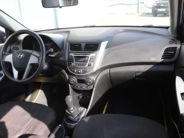 Hyundai Solaris I Рестайлинг с пробегом 2016 года, цена 1 047 000 рублей, 117000 км, седан, Автокод Объявления