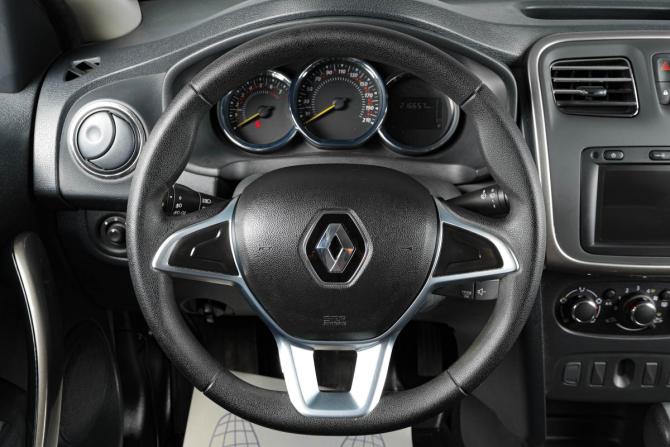 Renault Logan II Рестайлинг с пробегом 2022 года, цена 1 229 000 рублей, 216000 км, седан, Автокод Объявления