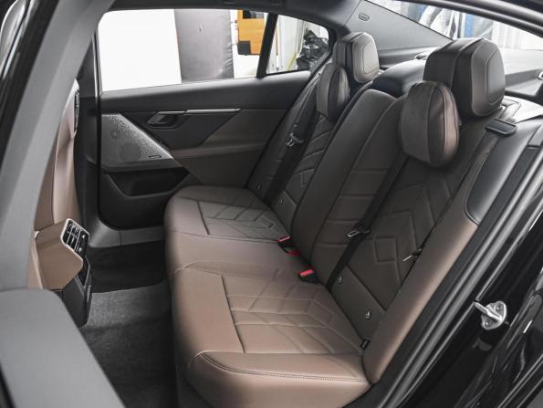 BMW 5 серии VIII (G60/G61/G68) с пробегом 2025 года, цена 8 999 999 рублей, 36 км, седан, Автокод Объявления