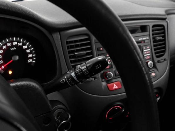 Kia Rio II Рестайлинг с пробегом 2011 года, цена 649 000 рублей, 216461 км, хэтчбек, Автокод Объявления