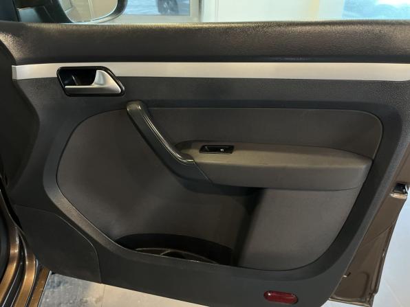 Volkswagen Touran I Рестайлинг 2 с пробегом 2012 года, цена 786 000 рублей, 232326 км, компактвэн, Автокод Объявления