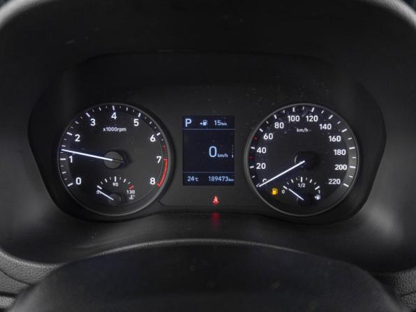 Hyundai Solaris II с пробегом 2017 года, цена 1 219 000 рублей, 189473 км, седан, Автокод Объявления
