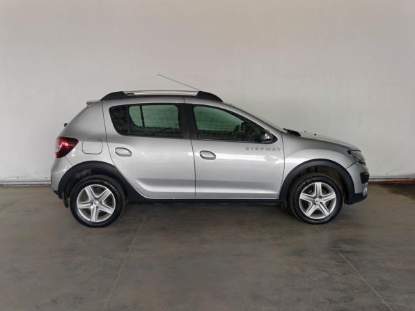 Renault Sandero II с пробегом 2018 года, цена 999 000 рублей, 122971 км, хэтчбек, Автокод Объявления