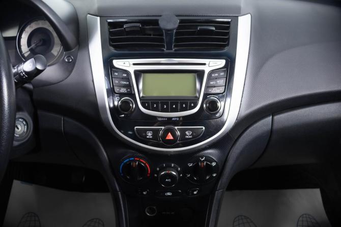 Hyundai Solaris I с пробегом 2013 года, цена 569 000 рублей, 318000 км, седан, Автокод Объявления