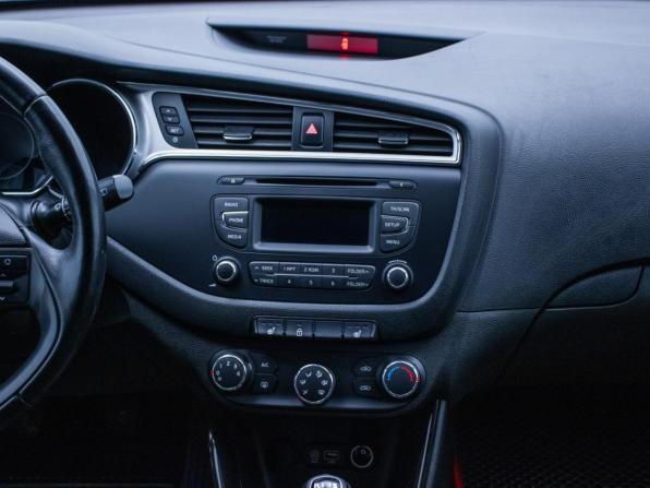 Kia Ceed II Рестайлинг с пробегом 2015 года, цена 884 000 рублей, 252255 км, универсал, Автокод Объявления