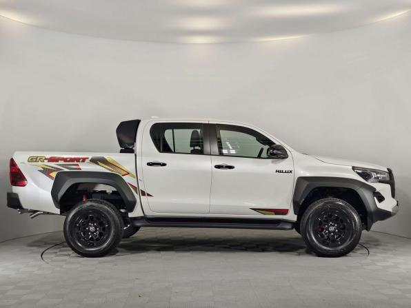 Toyota Hilux VIII Рестайлинг 2 с пробегом 2024 года, цена 7 490 000 рублей, 95 км, offers.body_type.unknown, Автокод Объявления