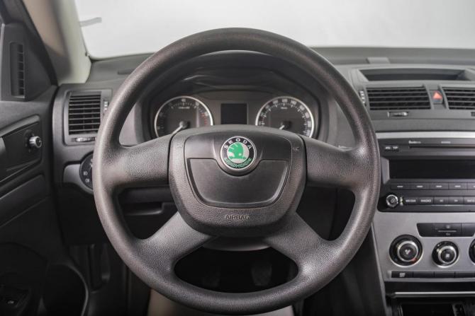 Skoda Octavia II (A5) Рестайлинг с пробегом 2011 года, цена 999 000 рублей, 134000 км, лифтбек, Автокод Объявления