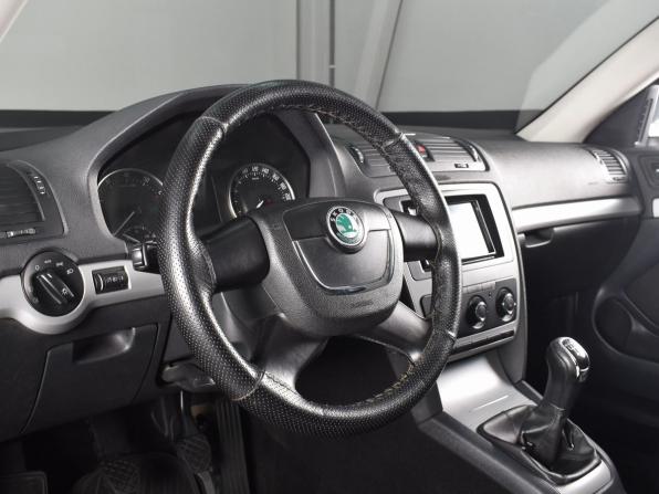 Skoda Octavia II (A5) Рестайлинг с пробегом 2012 года, цена 879 995 рублей, 195326 км, лифтбек, Автокод Объявления