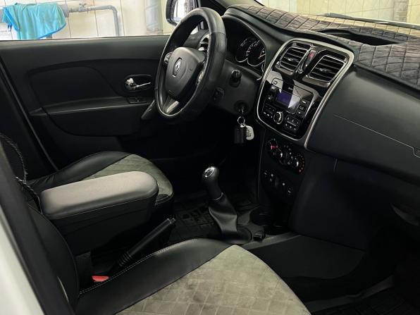 Renault Logan II с пробегом 2018 года, цена 865 000 рублей, 143769 км, седан, Автокод Объявления