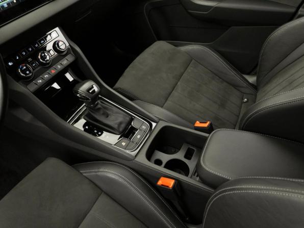 Skoda Karoq I с пробегом 2022 года, цена 2 590 000 рублей, 45919 км, внедорожник, Автокод Объявления