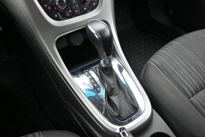 Opel Astra J с пробегом 2010 года, цена 590 000 рублей, 230000 км, хэтчбек, Автокод Объявления