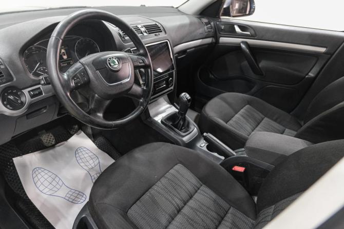 Skoda Octavia II (A5) Рестайлинг с пробегом 2012 года, цена 499 000 рублей, 370000 км, лифтбек, Автокод Объявления