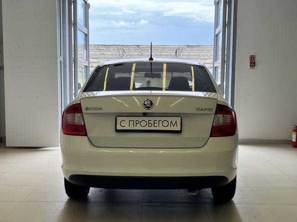 Skoda Rapid I с пробегом 2015 года, цена 736 000 рублей, 175000 км, лифтбек, Автокод Объявления