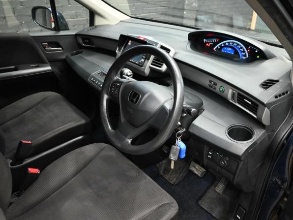 Honda Freed I Рестайлинг с пробегом 2011 года, цена 1 040 000 рублей, 153558 км, компактвэн, Автокод Объявления
