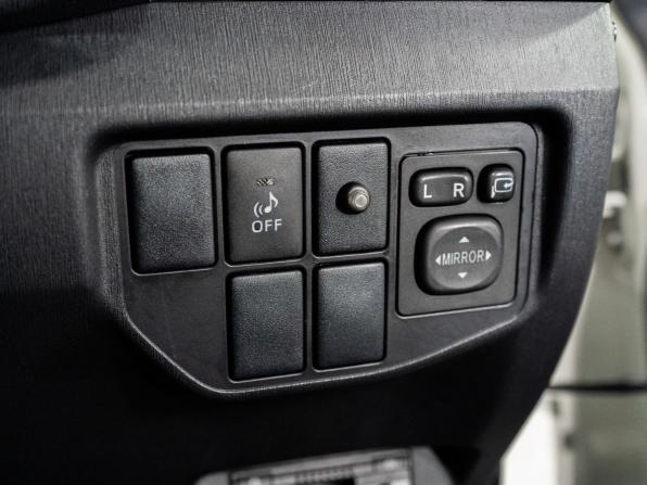 Toyota Prius III Рестайлинг (XW30) с пробегом 2013 года, цена 1 089 500 рублей, 223936 км, лифтбек, Автокод Объявления