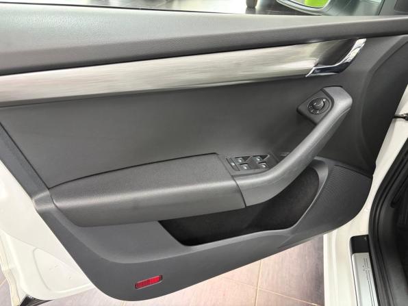 Skoda Octavia III (A7) Рестайлинг с пробегом 2020 года, цена 2 098 000 рублей, 42602 км, лифтбек, Автокод Объявления