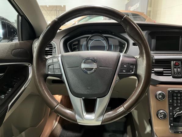 Volvo V40 Cross Country I с пробегом 2013 года, цена 1 095 000 рублей, 251315 км, хэтчбек, Автокод Объявления