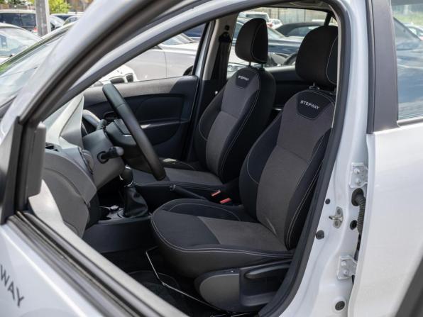 Renault Logan II Рестайлинг с пробегом 2022 года, цена 1 199 000 рублей, 27808 км, седан, Автокод Объявления