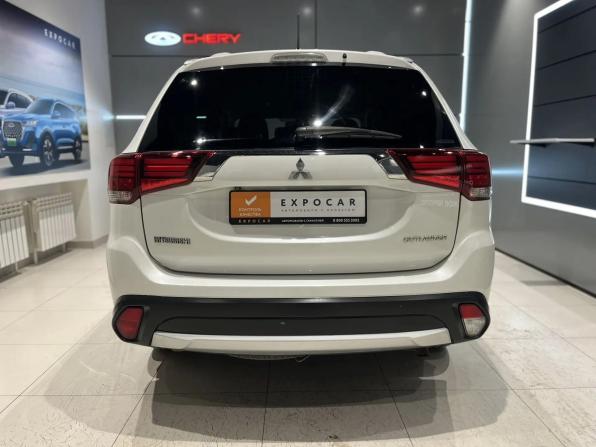 Mitsubishi Outlander III Рестайлинг 2 с пробегом 2015 года, цена 1 799 000 рублей, 186000 км, внедорожник, Автокод Объявления