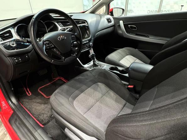 Kia Ceed II Рестайлинг с пробегом 2017 года, цена 1 369 000 рублей, 227593 км, хэтчбек, Автокод Объявления