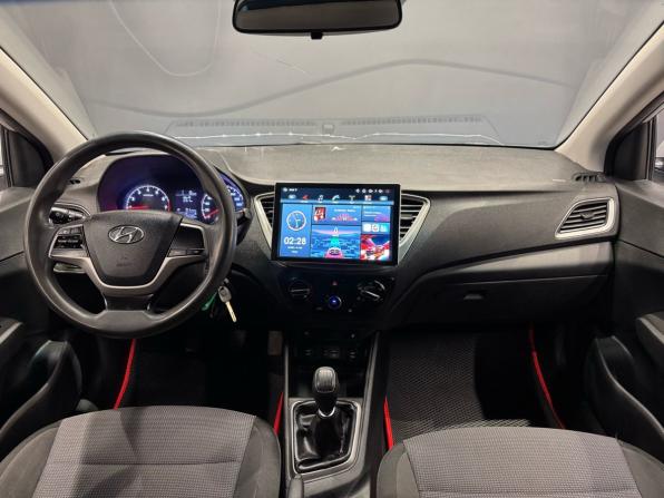 Hyundai Solaris II с пробегом 2017 года, цена 1 059 000 рублей, 155000 км, седан, Автокод Объявления