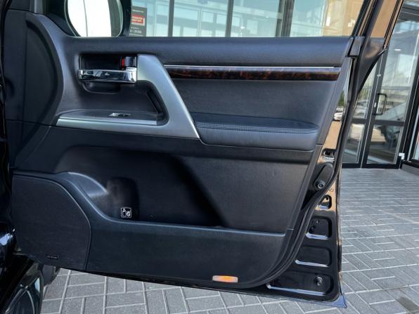Toyota Land Cruiser 200 Series Рестайлинг 1 с пробегом 2014 года, цена 3 443 300 рублей, 260000 км, внедорожник, Автокод Объявления
