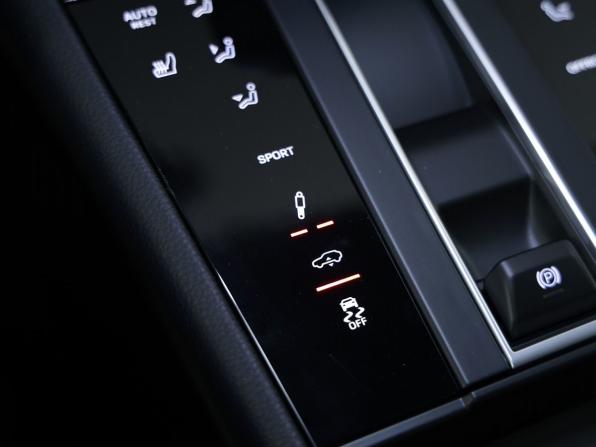 Porsche Macan I Рестайлинг 2 с пробегом 2025 года, цена 12 340 000 рублей, 45 км, внедорожник, Автокод Объявления