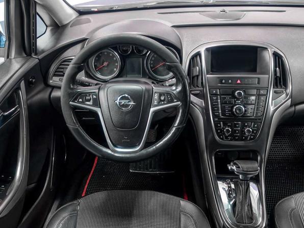 Opel Astra J с пробегом 2010 года, цена 879 900 рублей, 225298 км, хэтчбек, Автокод Объявления