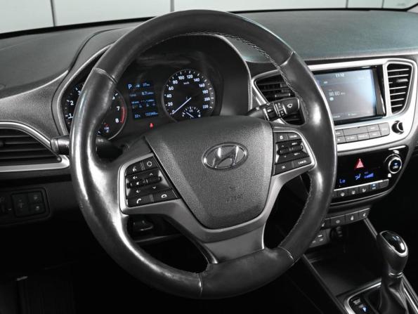 Hyundai Solaris II с пробегом 2017 года, цена 1 519 000 рублей, 122348 км, седан, Автокод Объявления