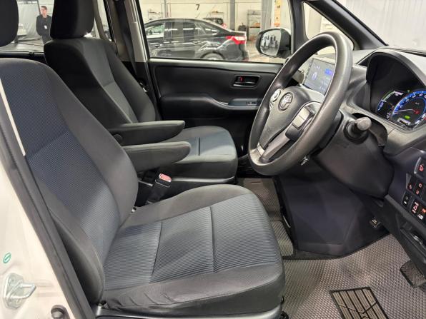 Toyota Noah III (R80) с пробегом 2016 года, цена 2 000 000 рублей, 237952 км, минивэн, Автокод Объявления