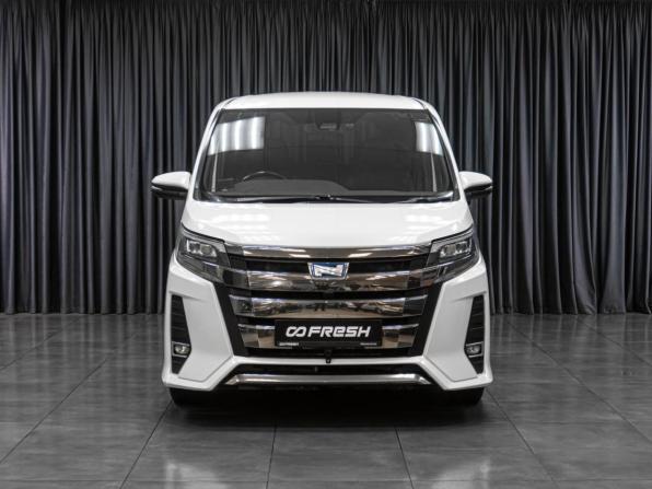 Toyota Noah III (R80) Рестайлинг с пробегом 2018 года, цена 2 349 000 рублей, 120279 км, минивэн, Автокод Объявления
