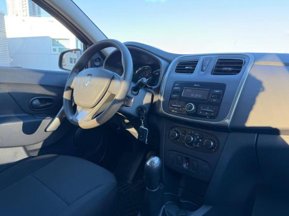 Renault Logan II с пробегом 2017 года, цена 925 000 рублей, 37452 км, седан, Автокод Объявления
