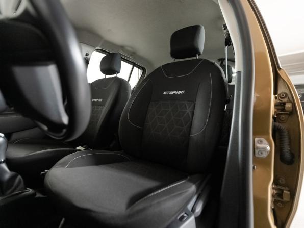 Renault Sandero II с пробегом 2015 года, цена 1 090 000 рублей, 61740 км, хэтчбек, Автокод Объявления