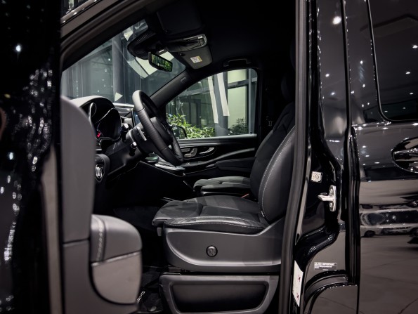 Mercedes-Benz V-Класс III (W447) Рестайлинг с пробегом 2023 года, цена 15 600 000 рублей, 34 км, минивэн, Автокод Объявления